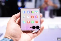 Galaxy Z Flip 8 Improves Cover Screen Apps, But Not Much