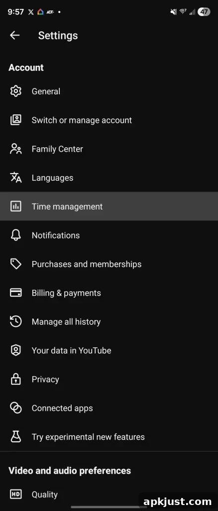YouTube Shorts interface screenshot 1