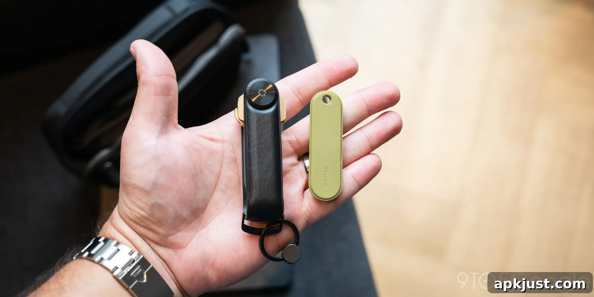 Orbitkey Adds Built-in Google Find Hub Tracker to Key Organizer 6 img 729425 5